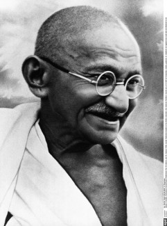 Mahatma Gandhi wurde am 2.10.1869 in Porbandar (Indien) geboren und 1948 bei einem Attentat getötet